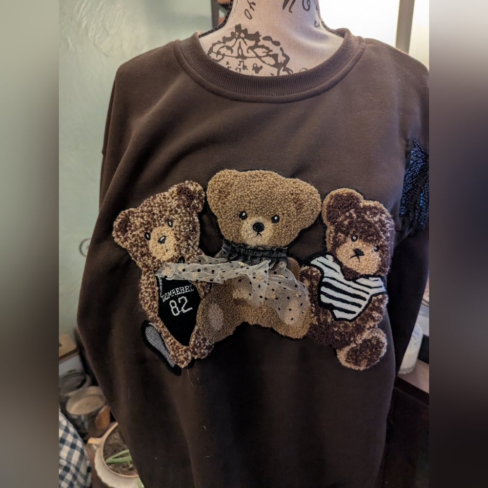 NWT 🧸Teddy Bear & Bow Sweatshirt🧸 a PEACE GARDEN DESIGNS ORIGINAL 🕊️🌿 Sz L